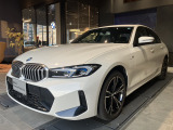 330e Mスポーツが入庫致しました。ボディカラーはアルピンホワイトです!