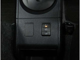 シートヒーター付:寒い日や夏の冷房中の冷えやすい肩・腰・脚部を暖めるシートヒーターが運転席・助手席に装備されています!Hi‐Loの切り替えも可能です♪