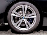 【BMWアロイホイル】軽量かつ強度に拘ったアロイホイル。走行性能ポテンシャルを引き出す設計。車の足元を引き締めてくれる大きなポイントはアロイホイルです。