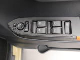 パワーウィンドゥ 運転席ドアスイッチ照明付です。電動格納ミラーも手元でワンモーションで可能です。