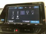 地図情報がSDカード等メモリーカードに保存されているカーナビ。または、エントリーナビキット付きディスプレイオーディオ。