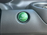 ECONとは、エコノミーの略であり、Dポジション時にインストルメントパネルに設置した緑色のスイッチ(写真)を押すことで、燃費性能を向上させる走行モードに移行するシステムです!