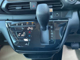 「オートエアコン」が付いています。1年中快適な室内を提供!車内温度を設定すると、風量を自動で調節してくれます。
