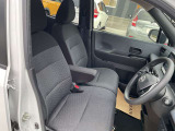 運転席まわりです。実際に座ってみて、乗り心地を体験してみてください,視界も良好です