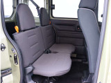 お車選びをお楽しみ頂けるよう、在庫車の展示スペースを十分に確保しております。