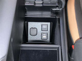 USBポートも備え付けられていますのでお手持ちの音楽機器・スマホを繋げて楽しむ事が出来ます!