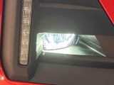 LEDフォグランプ LEDの明るい光が霧の発生や悪天候時に視界確保をサポートします!更にフロントLEDイルミネーションランプで昼間の視認性を高めます。