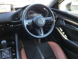 現在のMAZDA車はインパネ配置が視線の動きが少なくなるように設計レイアウトされています☆ひとつひとつの部品からMAZDAの安全に対するこだわりを感じる事が出来ます☆