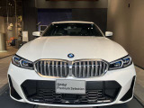 エンジェルアイ、イカリングと呼ばれるBMWのライトの正式名称は「コロナリング」です。一目でBMWとわかる伝統のデザインです。