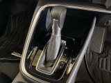 「e:HEV」は、モーター走行を中心にしながら電気エネルギーやエンジン動力を効率よく使い分けることができる賢いハイブリッドシステムです。サイドブレーキはスイッチ操作の電子制御パーキングブレーキです
