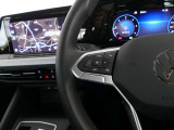 設定したスピードを上限に自動で加減速をし、一定の車間距離を保つ事で長距離運転の疲労を軽減する【ACC】が装備。