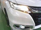 LEDヘッドライト。省電力で明るく遠くまで夜道や雨天時などの安心感を高めます。点灯の瞬間から光量を放つLEDの特性により、トンネルへの進入直後などでも安心感のある視界を提供します。
