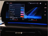 【ⅰドライブナビゲーション】文字情報も鮮明に表示する高解像度カラーディスプレイを採用。視認性に優れた地図デザインと特徴的な建造物を目印にした描写表示で現在位置を把握できます。地図データの更新も可能です