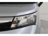 LEDランプ車 白く照らされるのが特徴です。明るいだけでなく、周囲からの認知されやすく歩行者や死角にいる方へアピール効果、安全性が飛躍的に向上します!