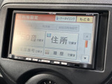 画面上に目的地の検索方法が並び、住所や履歴などから行き先を選べる案内画面です。項目が見分けやすく、初めての道を調べる際も目的地設定を進めやすい装備です。