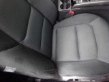 【運転席シート】へたりがちな運転席も大きなへたりがなく、綺麗な状態です。