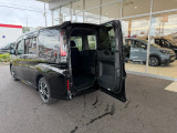 わくわくゲート搭載車両!横開きが可能ですので、狭い空間でも荷物の乗り降りが楽々!