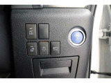 《エンジン始動パワースイッチ》エンジン起動はブレーキを踏みながらパワースイッチを押すだけです。カバンやポケットに携帯していればスマートキーを取り出す必要もないので便利ですね!