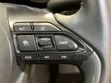 ステアリング右側に車間距離切り替えスイッチ・LTA(レーントレーシングアシスト)スイッチ・レーダークルーズコントロール(全車速追従機能付き)スイッチ・オーディオスイッチが付いています。