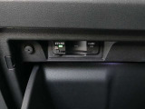 ETCユニットは内装の美観を損なうことなくグローブボックスに綺麗に設置されてます。