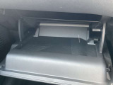 グローブボックスはとっても大きくて使いやすいですよ!他にも収納が充実しているので小物もスッキリ収まりますよ!