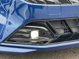 【LEDフォグランプ】霧や雨などの悪天候時に視界を確保するために自動車に取り付けられる補助灯です。ハロゲンなどの従来の光源と比べて明るく、視認性や安全性を向上させます!!