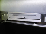 CD、DVDの再生ができます。
