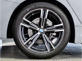 【BMWアロイホイル】軽量かつ強度に拘ったアロイホイル。走行性能ポテンシャルを引き出す設計。車の足元を引き締めてくれる大きなポイントはアロイホイルです。