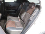 ゆとりある広々とした車内空間は、ドライブを始め買い物やレジャーなど、幅広く活躍します。一人でもみんなとでもお出かけを楽しみましょう!