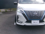 LEDヘッドランプ装備!LEDの白色光で遠くまで明るく照らし、夜間の安全運転をサポートします。