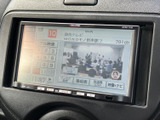 放送中の番組情報やチャンネル選択の項目が画面に表示され、見たい番組を選びやすい構成です。画面上で各項目を確認しながら操作でき、日常の車内時間に活用できます。