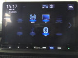 フルセグTVを搭載。CD/DVD再生、Bluetoothオーディオに対応しています。