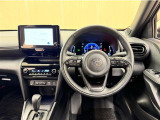 ヤリスクロスならではの見晴らしのよい前方視界で、快適なドライブをお楽しみいただけます。