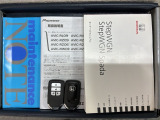 スマートキーは鍵をバッグに入れたままでもドアロックの開閉やエンジンのON・OFFができます。夜間や雨の日も鍵を探さなくて良いので便利です。