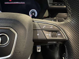 ●スイッチ類・ダイヤル類など細部までこだわりを感じ取れるインテリアです。Audiでは触感開発チームがございます。クリック感は操作する喜びを感じていただけます。