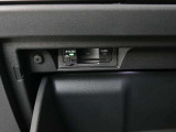 ETCユニットがグローブBOX内に収まっています。