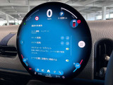 デジタルスピードメーター、航空機のコックピット操作箇所と同じ配色で目が疲れにくいように設計されてます。