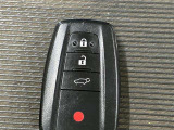 キーを取り出さずにドアを施錠&解錠。クルマの始動も可能です。