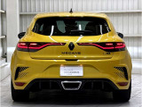 ご納車の前には専門スタッフによる点検・整備を実施いたします。さらにはご納車後のカーライフを想定し、各機関・電気系統のチェック、ロードテストも行いますので、ご遠方のお客様もご安心下さいませ。