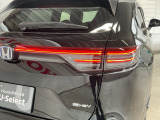 特徴的なデザインで後方からの確認しやすいLEDリアコンビネーションランプ