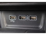 2.5AのUSB(充電)が付いており、車内でもしっかりとスマートフォン等の機器へ充電可能です♪