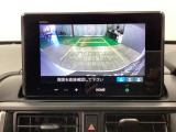 【バックカメラ】駐車時に後方がリアルタイム映像で確認できます。大型商業施設や立体駐車場での駐車時や、夜間のバック時に大活躍!運転スキルに関わらず、今や必須となった装備のひとつです!