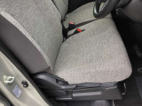 マツダは運転手中心の車つくりを行っております。上部に視認ゾーン、手が届く位置に操作ゾーンを配置し、運転に集中できるコックピットを演出しております☆