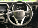 インテリアに合わせたデザインのステアリングは、運転される方のことも考え、運転しやすい形状、大きさです。是非一度、実際に触ってお確かめください。