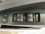 狭い駐車場で便利な電動格納ドアミラーが付いています。