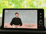 停車中にテレビ番組を視聴でき、休憩時間や待ち時間を過ごす際にも便利です。画面の表示は見やすく、モニターのボタンで画面を切り替えられるため、車内で映像を楽しみたい方におすすめです。