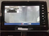 前方の映像だけでなく、車内から後方の映像もばっちり記録します