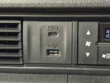 便利な充電用USBジャックも付いています☆周辺機器の充電にご利用頂けます☆
