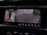 前方・サイド・後方それぞれのカメラ映像を一つに合わせて、まるで上空から見下ろしているような「サラウンドビュー映像」を映しだすことが出来ますので、狭い路地裏が苦手な方でも安心して駐車が出来ます。