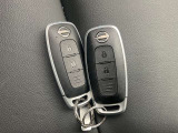 インテリジェントキーです。キーを取り出す事なく、車両のボタン操作だけてドアロック操作やエンジン始動等が可能です。